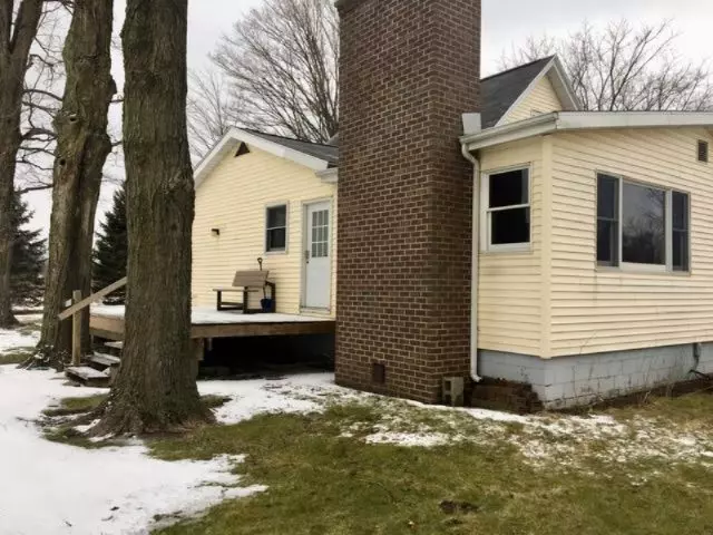 8626 S Lake Road, Berrien Center, MI 49102