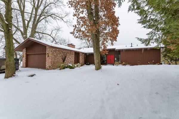 333 Midlakes Boulevard, Plainwell, MI 49080