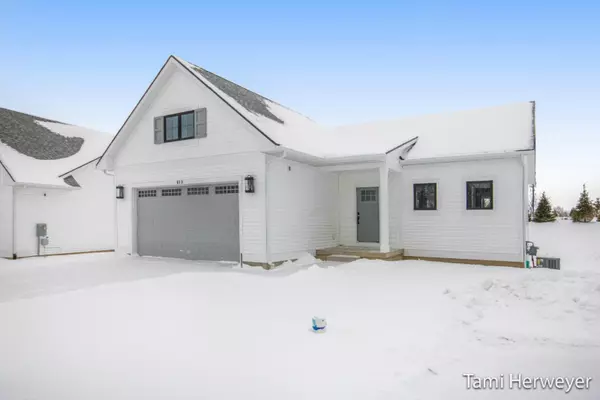 Grandville, MI 49418,670 Stonebriar Circle #24