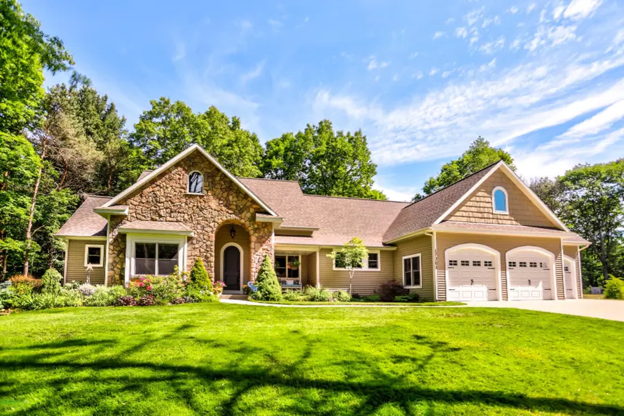 17201 Hiawatha Circle, West Olive, MI 49460
