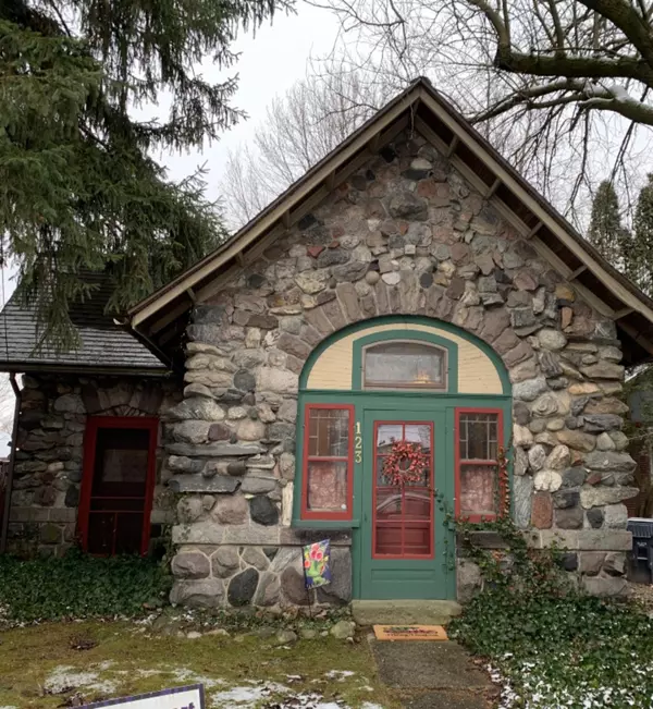 Lawrence, MI 49064,123 W St Joseph Street