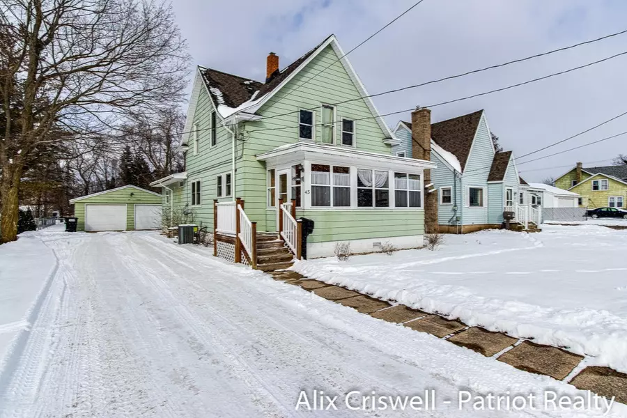 43 W Gardner Street, Sparta, MI 49345