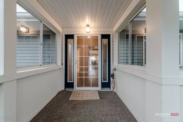 Spring Lake, MI 49456,221 Riverfront Drive #12