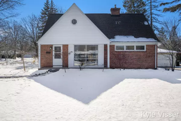 2746 Albert SE Drive, East Grand Rapids, MI 49506