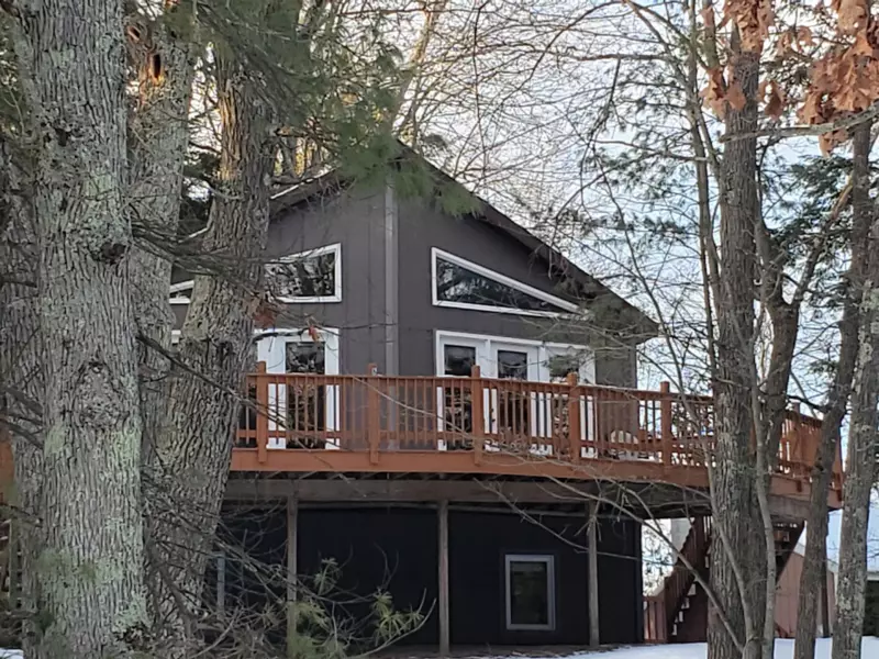 5700 W Lakeshore Court, Pentwater, MI 49449