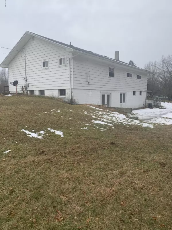 Cassopolis, MI 49031,21164 Calvin Hill Street