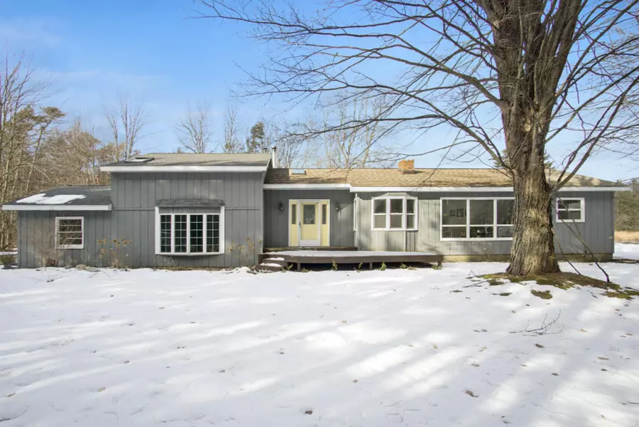 7052 E Sternberg Road, Fruitport, MI 49415