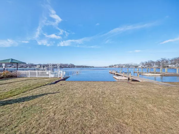 Spring Lake, MI 49456,322 N Lake Avenue