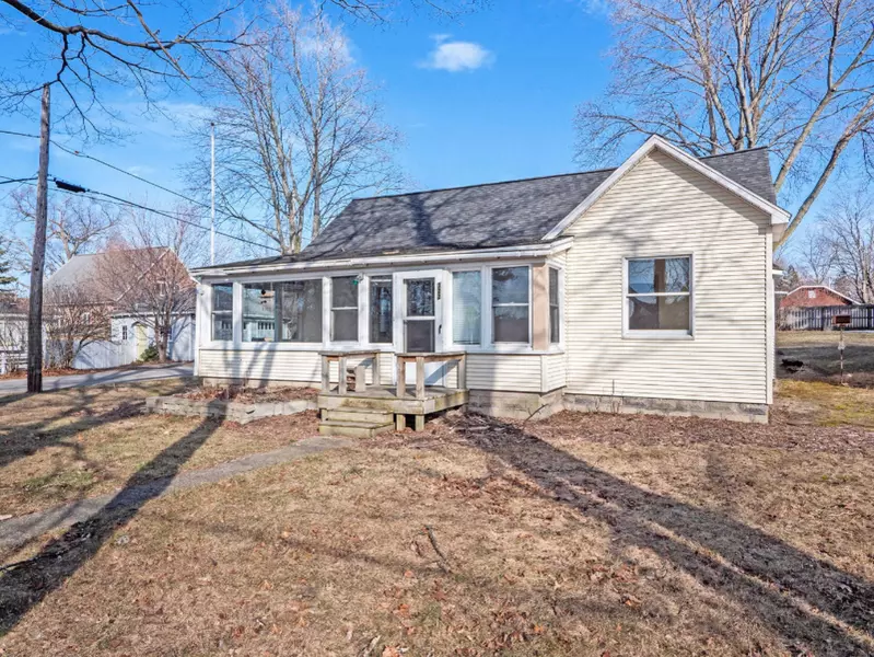 322 N Lake Avenue, Spring Lake, MI 49456