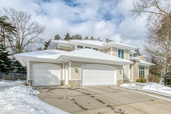 Ada, MI 49301,7949 Jonathan Woods SE Drive