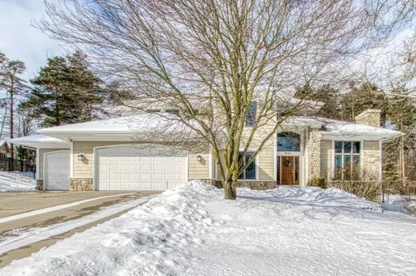 Ada, MI 49301,7949 Jonathan Woods SE Drive