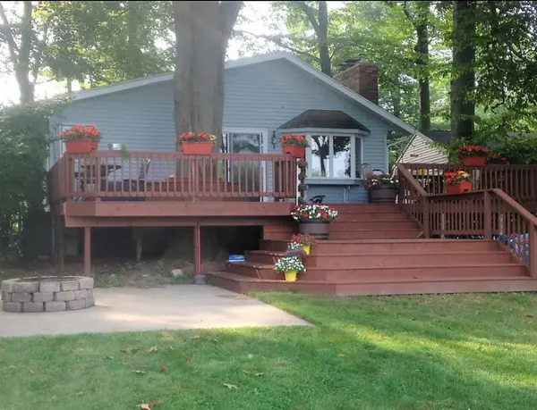 11323 Sunset Point Drive, Plainwell, MI 49080