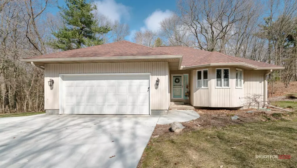 18099 N Fruitport Road, Spring Lake, MI 49456