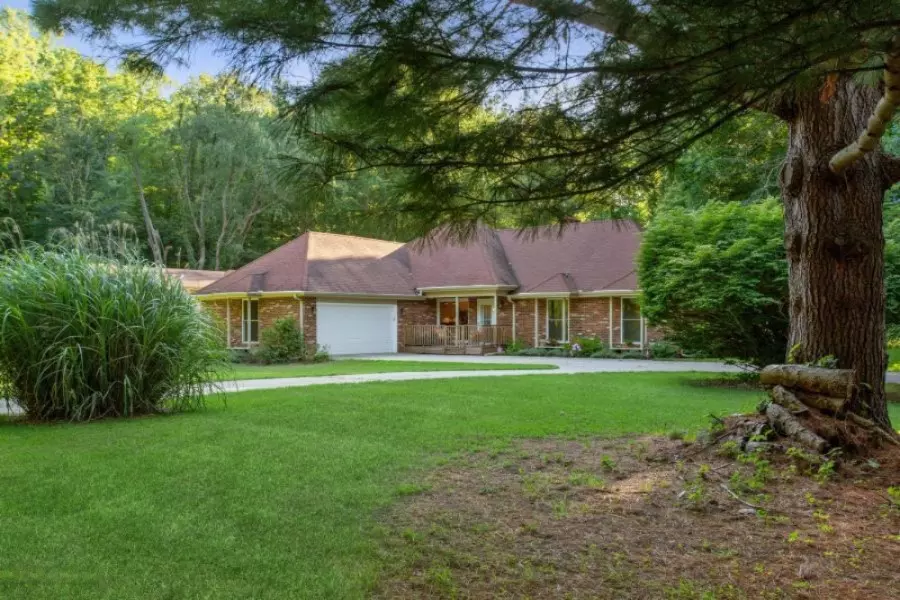 14526 Flynn Road, Sawyer, MI 49125