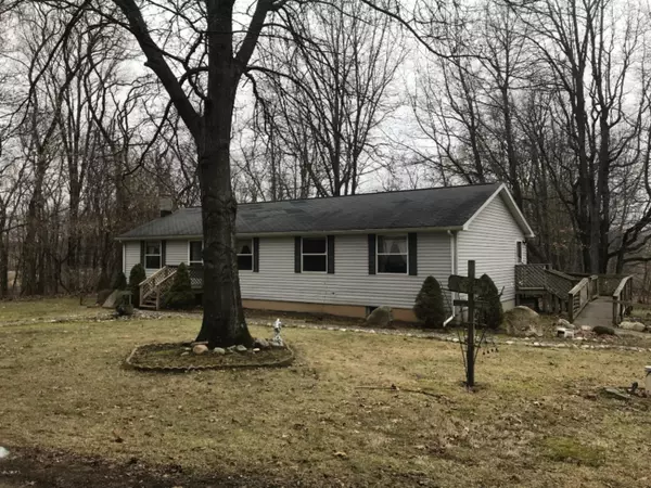 1872 E Litchfield Road, Jonesville, MI 49250
