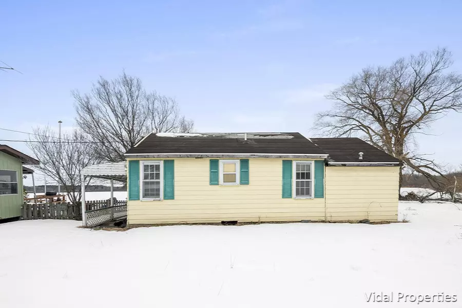 9402 N Shore Drive, Evart, MI 49631