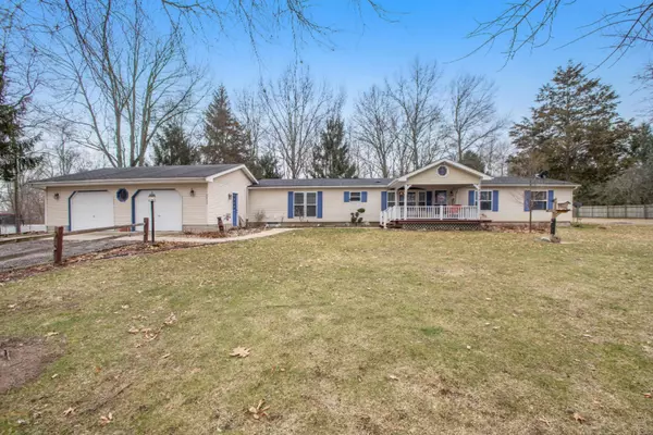 24359 Oak Street, Edwardsburg, MI 49112