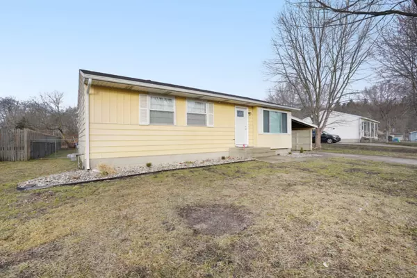 318 Roberta Jayne Drive, Lowell, MI 49331