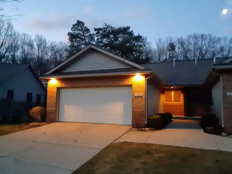 17545 Park Place Circle #., Spring Lake, MI 49456