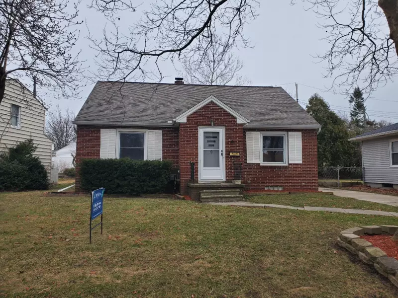 2615 FAIRFAX, Lansing, MI 48910