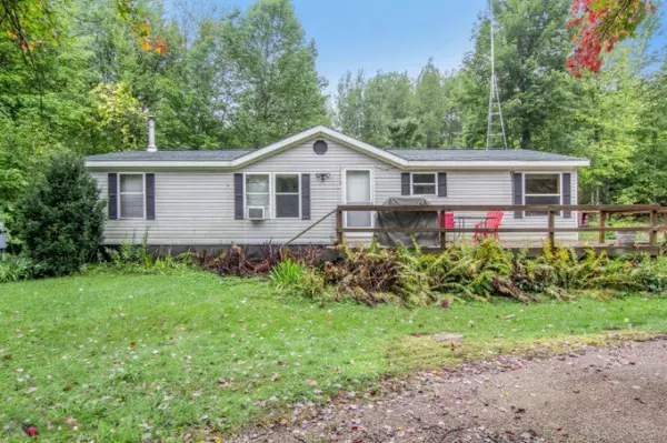 8344 E 88th Street, Howard City, MI 49329