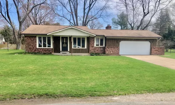 16354 Pinewood Avenue, Spring Lake, MI 49456