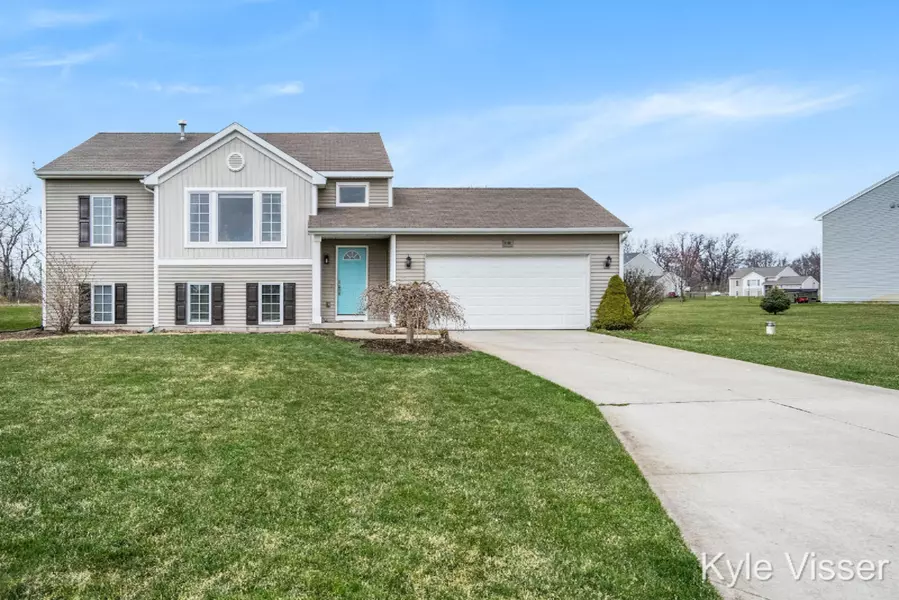 11881 Richmont NE, Cedar Springs, MI 49319