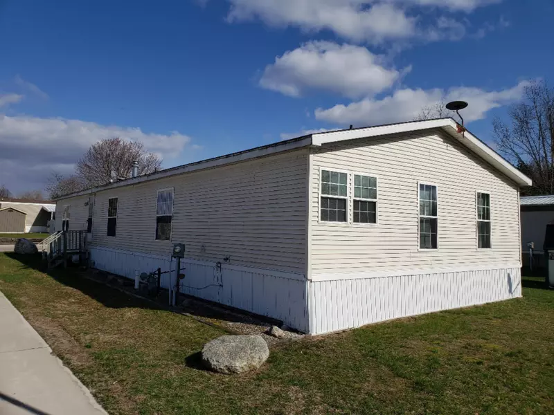 937 Daniel St, Hesperia, MI 49421
