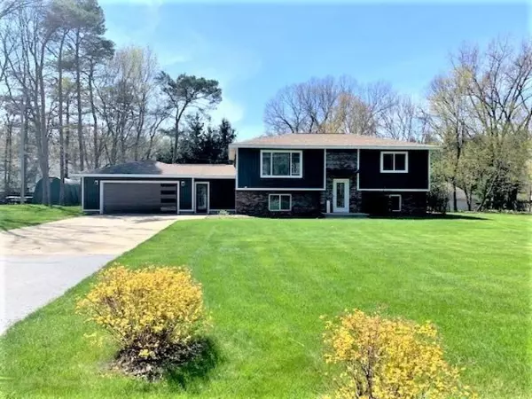 14081 Luckett Lane, Grand Haven, MI 49417