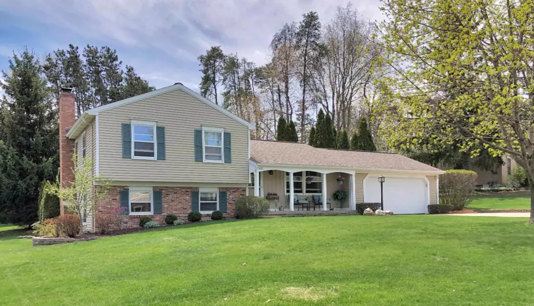 6532 Scarborough SE Drive, Ada, MI 49301