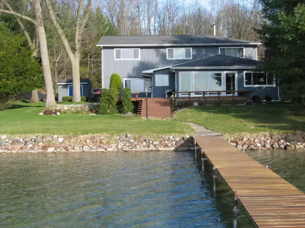 738 E Gull Lake Drive, Augusta, MI 49012