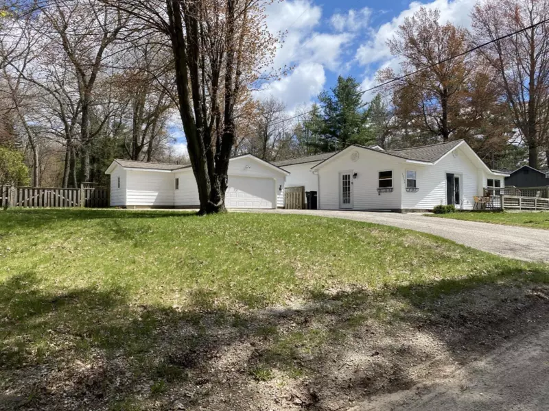 13774 Chrysler NE Street, Gowen, MI 49326