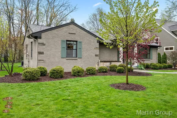 East Grand Rapids, MI 49506,3035 Woodcliff SE Circle