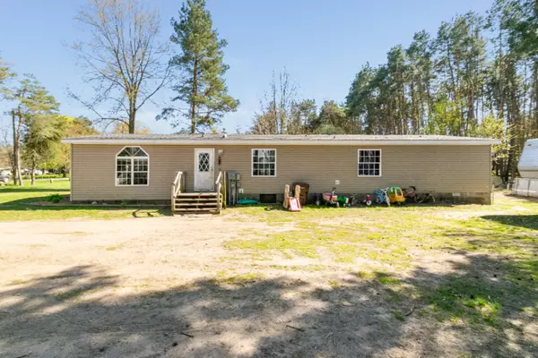 312 Hemlock Street, Howard City, MI 49329