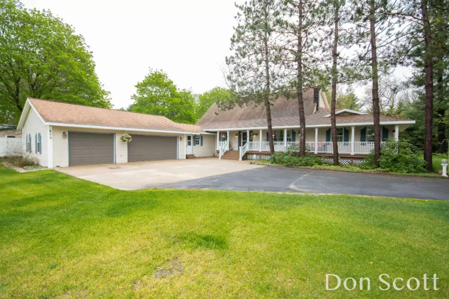 470 Schultz NW Street, Sparta, MI 49345