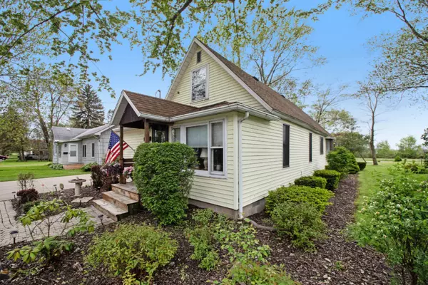 Three Oaks, MI 49128,109 Featherbone Avenue