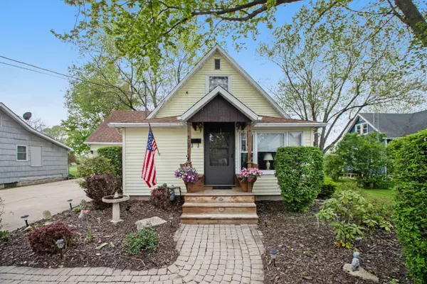 Three Oaks, MI 49128,109 Featherbone Avenue