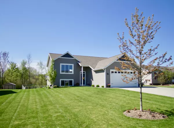 11793 Deerfield Drive, Ravenna, MI 49451