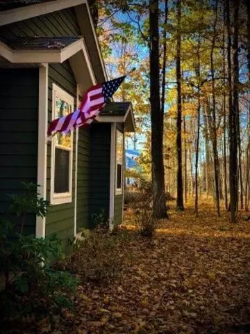 South Haven, MI 49090,7176 Beechwood Avenue