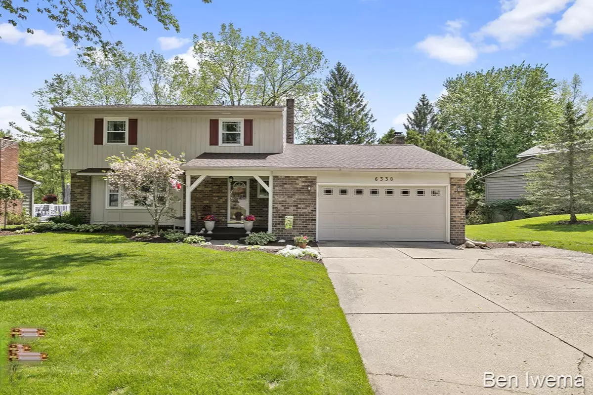 Ada, MI 49301,6330 Duxbury SE Drive