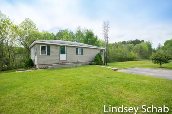 114 Indian Lakes NE Road, Sparta, MI 49345