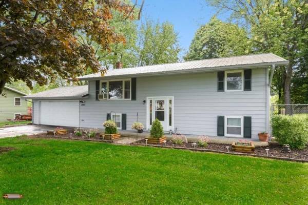 3993 Atherton Drive, Coloma, MI 49038