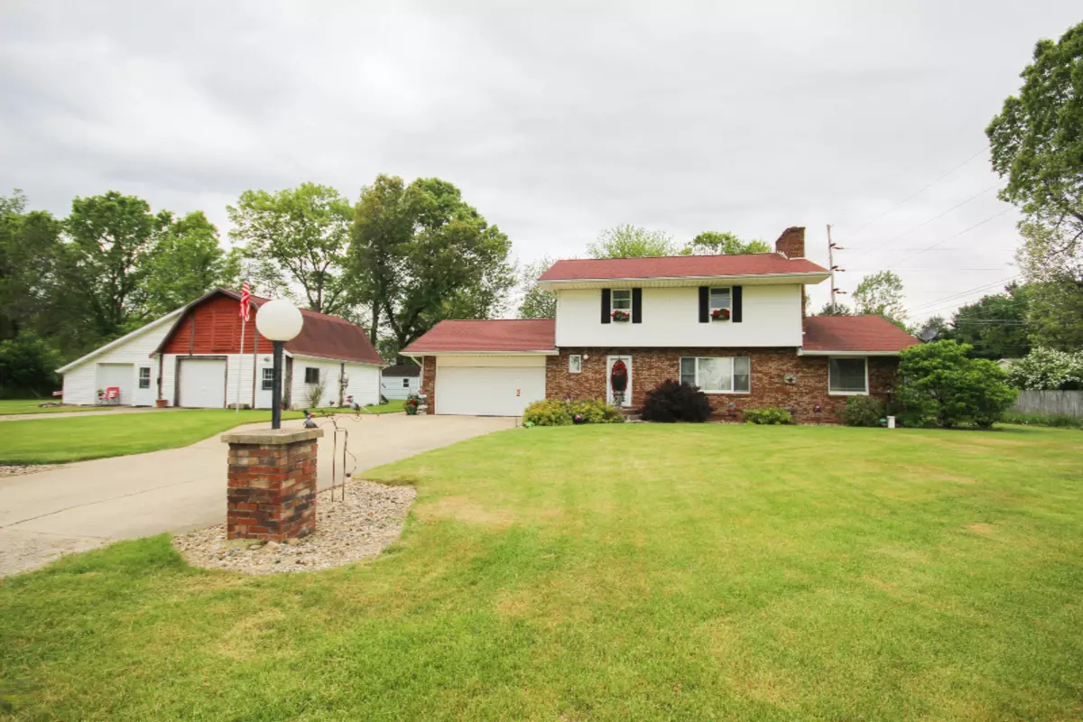 Three Rivers, MI 49093,17031 Lovers Lane