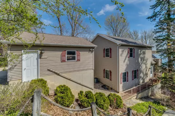 Dowagiac, MI 49047,55889 Forest Beach Road