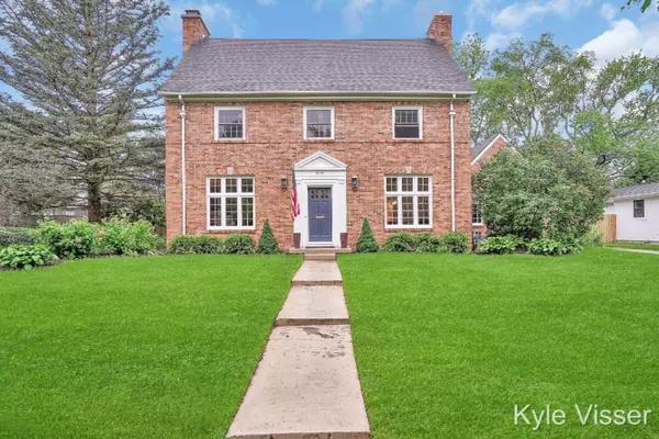 East Grand Rapids, MI 49506,1525 Edgewood SE Avenue