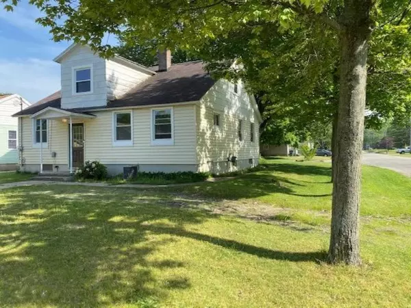 2092 Columbus Avenue, Norton Shores, MI 49441