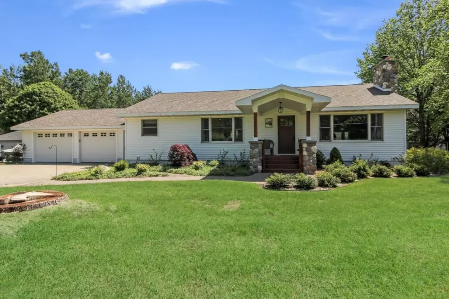 520 Ninth Street, Frankfort, MI 49635