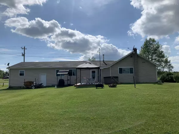 6098 Lakola Road, Reed City, MI 49677