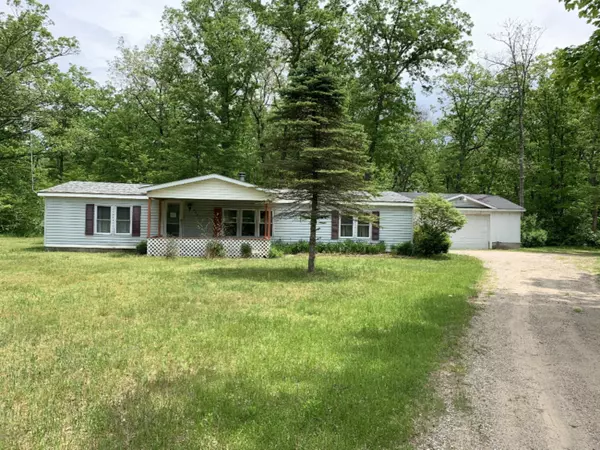 688 S Silver Drive, White Cloud, MI 49349