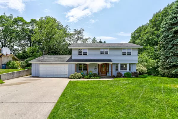 2010 Vista Place, Grand Haven, MI 49417